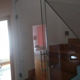 Cristalerías Crespo Decoración escaleras de vivienda con cerramiento